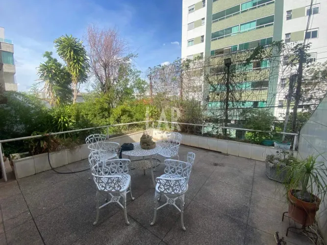 Casa Comercial de 390m² à venda com 7 quartos, 3 banheiros, 2 cozinhas, área gourmet, terr