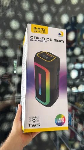 Caixa de som sem fio com Led que piscam conforme o ritmo 