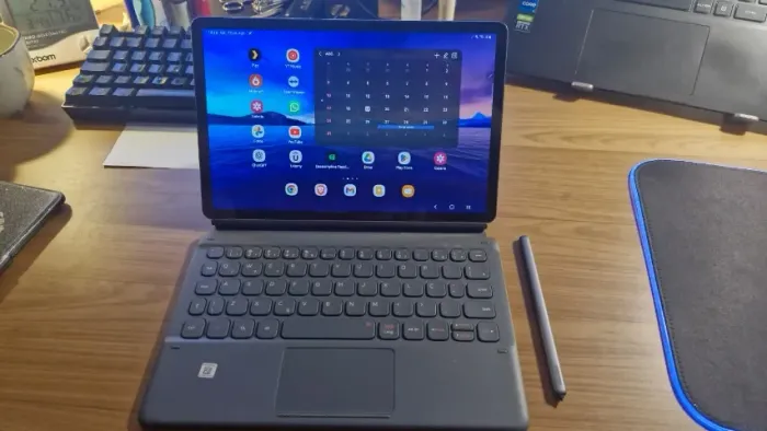 Tablet Samsung Galaxy Tab 6 com teclado e caneta
