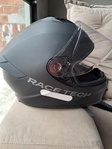 CAPACETE RACE TECH