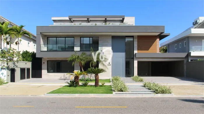 Casa Triplex a Venda na Barra da Tijuca Condomínio Santa Mônica Jardins