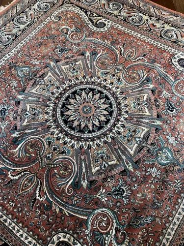 Tapete Oriental Importado , com selo no verso  2.50 x 2.50 m.