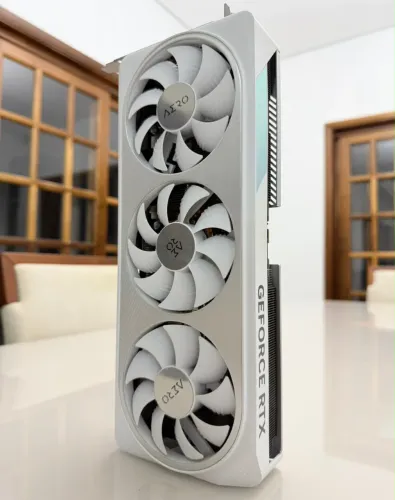 Placa de vídeo GeForce RTX 4070 GIGABYTE impecável