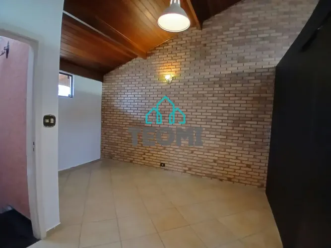 Casa em condomínio para locação com 3 dormitórios e 2 vagas na Vila das Jabuticabeiras REF