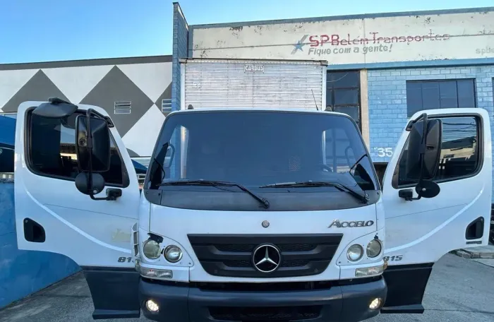 Caminhão Mercedes Benz