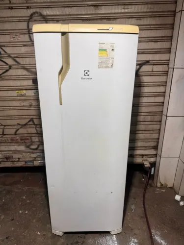 Geladeira Electrolux frost free 