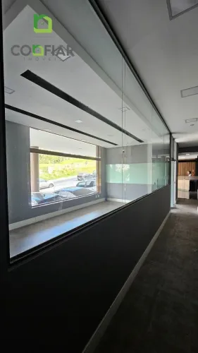Sua Marca em Destaque! Sala Comercial de 126m² com Fachada em Vidro na Melhor Avenida do B