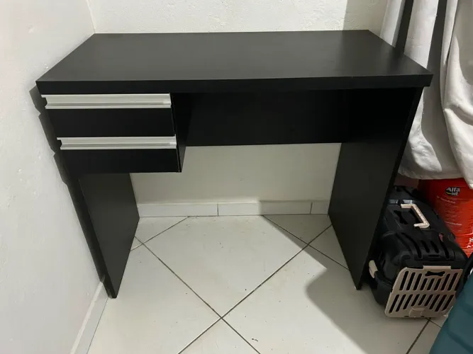 Escrivaninha Preta com 2 gavetas