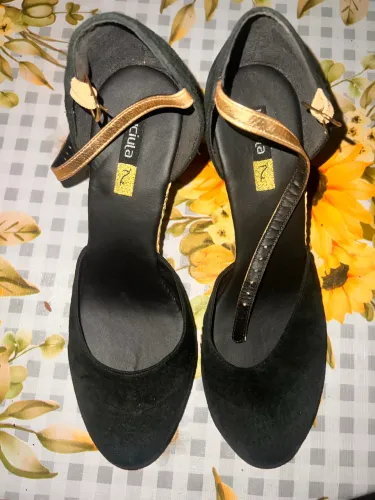 Calçados novos é usados feminino tamanho 37