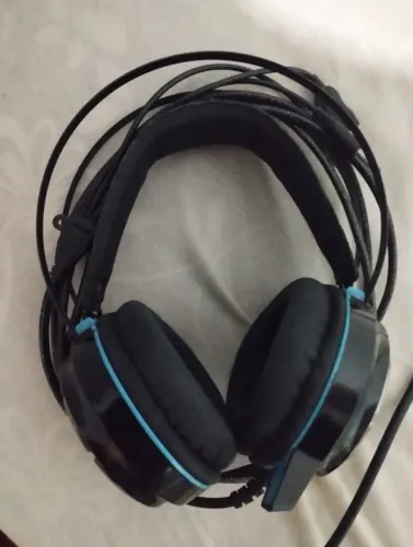 HEADSET GAMER COM VIBRAÇÃO NOS GRAVES