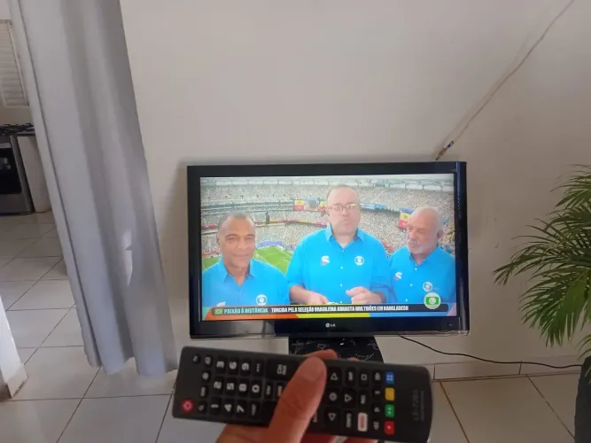 TV LG 52 polegadas digital não é smart linda de imagem vai com controle