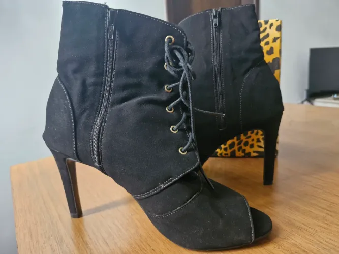 Botas Coturno Salto Alto Fino n°39