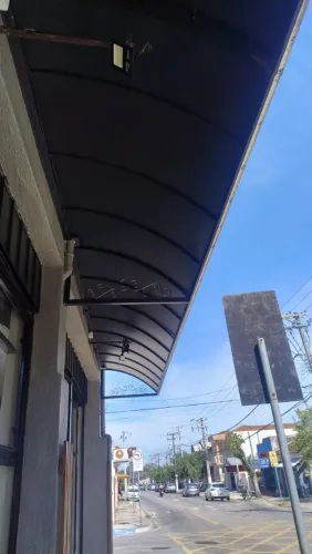 Vendo Três Toldos nas medidas 6,90 por 1,10 outro 5,90 por 1,10 outro 3,80 por 1,10
