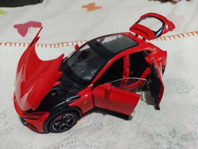 Miniatura 1/24 puro sangue Ferrari com luzes e som