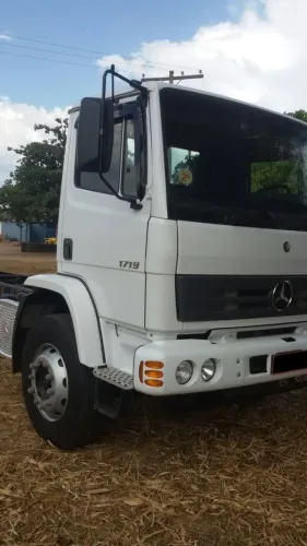Mb Atron 1719 4x2 Chassi ano 2014