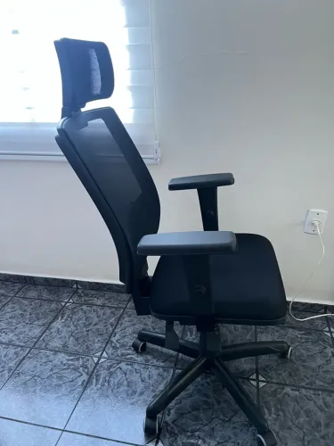 Cadeira Presidente Brizza Giratória BackSystem NR17 com Braço 3D Assento