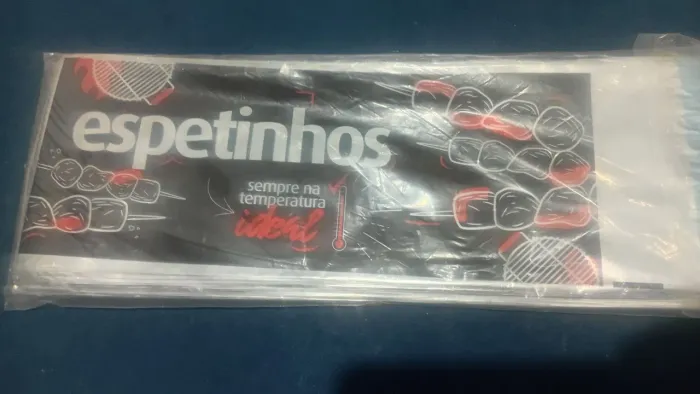 Tres Embalagem térmica para espetinho de churrasco com 600 unidades