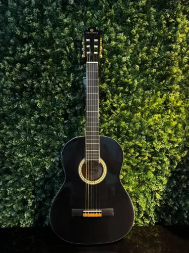 Violão Harmonics preto por R$389,90 novo, conforme as fotos.