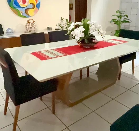 Mesa de jantar para 8 lugares