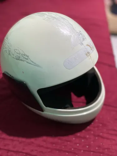 Capacete sem viseira