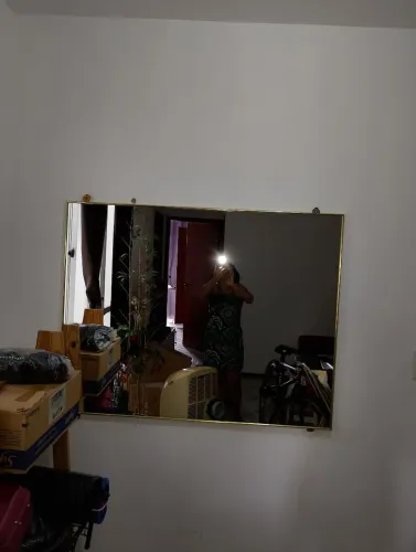 Belíssimo espelho com moldura dourada ferro,1,12/0,93