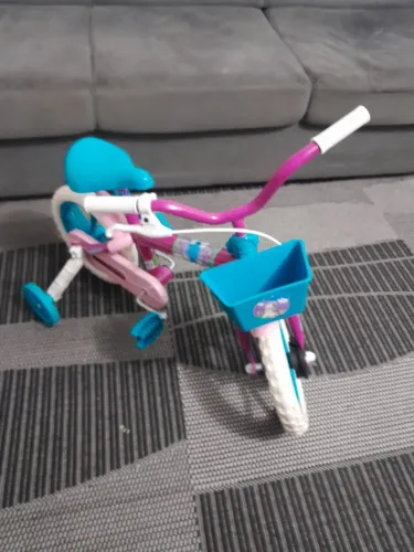Bicicleta infantil com rodinhas e cestinha ? nunca usada