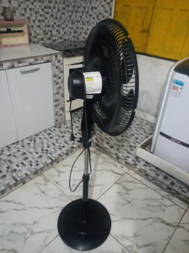 O ventilador de pé