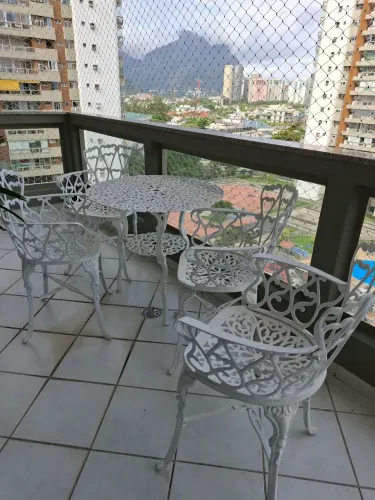 Mesa com 4 cadeiras em alumínio para varanda 