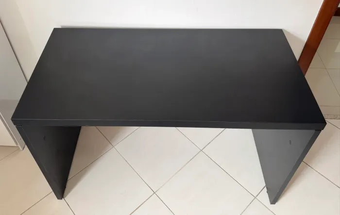 Mesa de Escritório / Escrivaninha Minimalista Preta - 120 x 60 cm