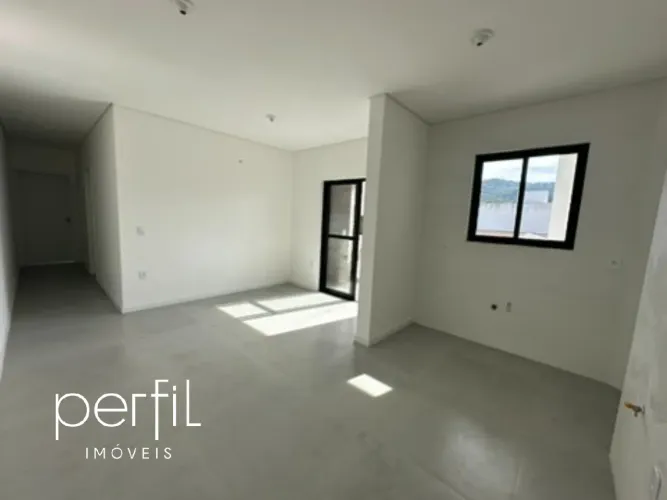 Apartamento à venda em Joinville-SC, bairro Iririú, 2 quartos, 2 salas, 1 banheiro, 1 vaga