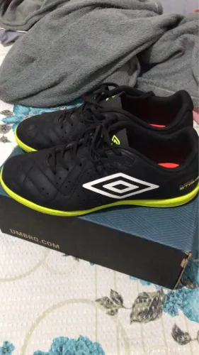 Vendo chuteira futsal Umbro 