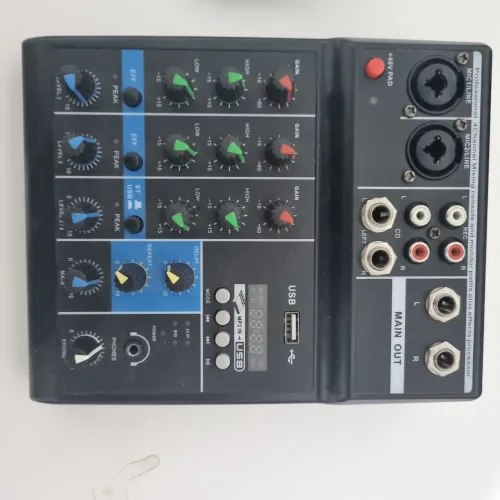 Mesa de som 4 canais com phantom power