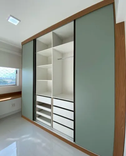 Roupeiro Com Quatro Portas L 2.40 M