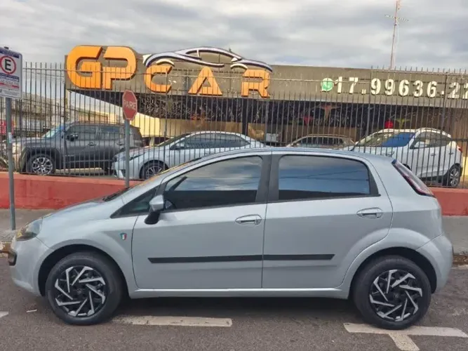 Fiat Punto Attractive Italia 1.4 F.flex 8V 5P 2013