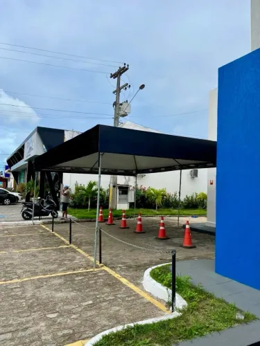 Vendo tenda 7,50x5,50 pouco tempo de uso