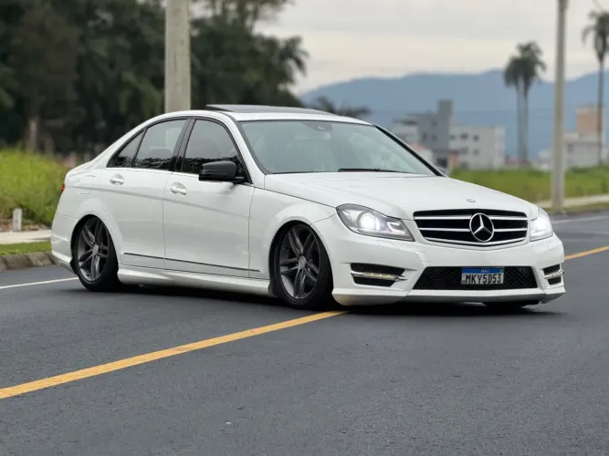 Mercedes-Benz C-200 CGI Avantgarde 1.8 16V 184cv Aut. 2013