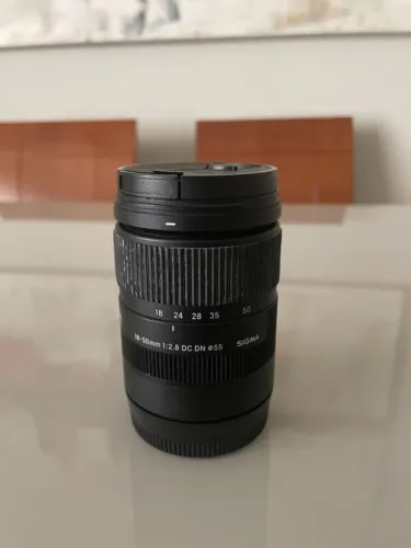 Lente Sigma 18-50mm f/2.8 DC DN E-mount