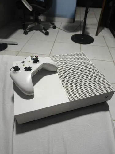 Vendo Xbox one S de 1 terabyte de memória, usado