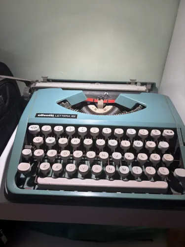Máquina de escrever Olivetti