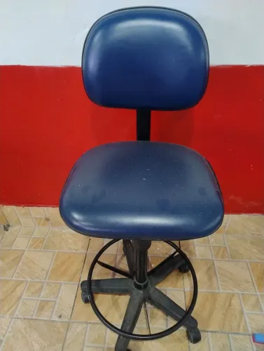 Cadeira caixa alta com aro