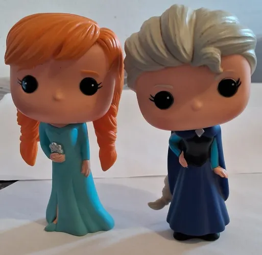 BONEQUINHAS ESTILO FUNKO - FROZEN LINDAS EM OTIMO ESTADO