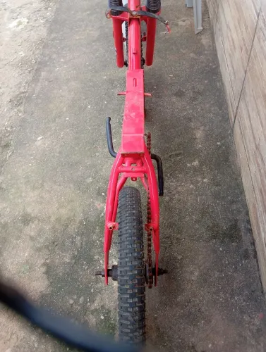Vendo bicicleta crianças vermelha observação só falta acento e o pedal file