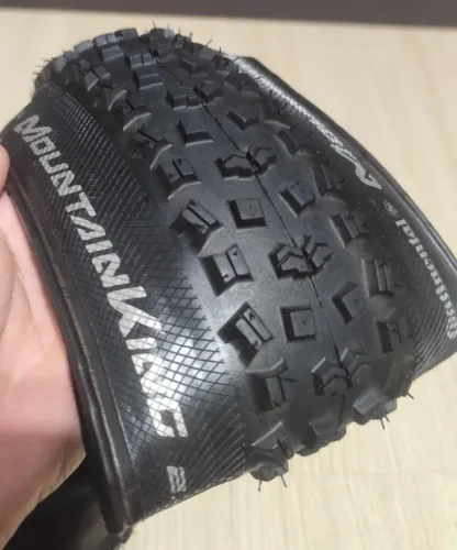 Pneu Continental Mountain King 27,5x2.4 (Com Defeito)