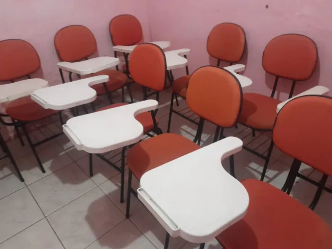 Vendo 10 Cadeiras Escolares