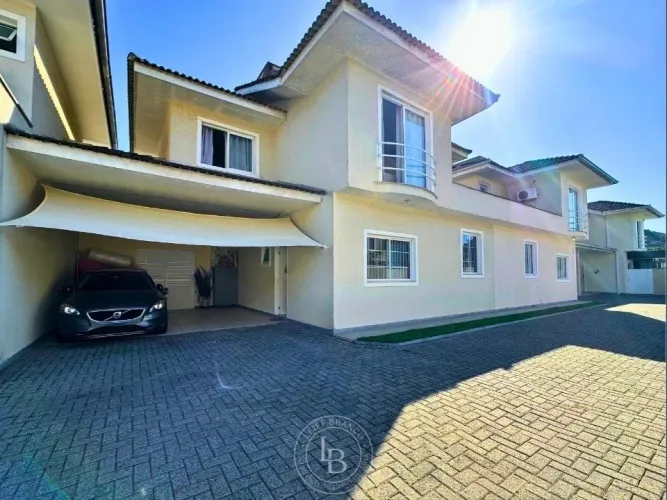 Casa Geminada em condomínio à venda com 3 dormitórios sendo 1 suíte - Glória, Joinville/SC