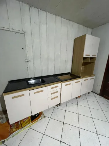 Cozinha completa. ( Armario, balcao fogao e pia com balcao).