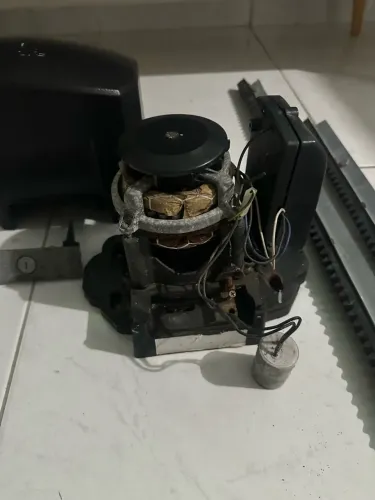 VENDO MOTOR DE PORTÃO - R$ 100,0