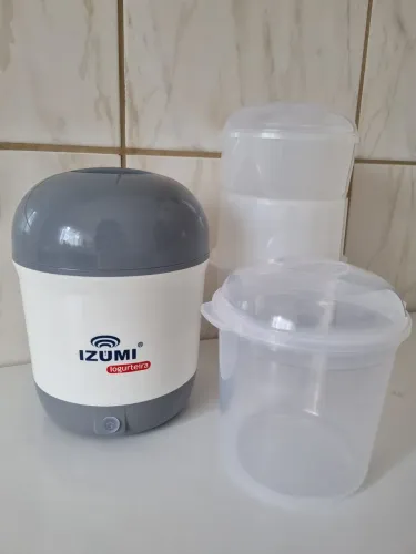 Iogurteira Izumi 110V + Pote Extra + Dessorador para Iogurte Grego