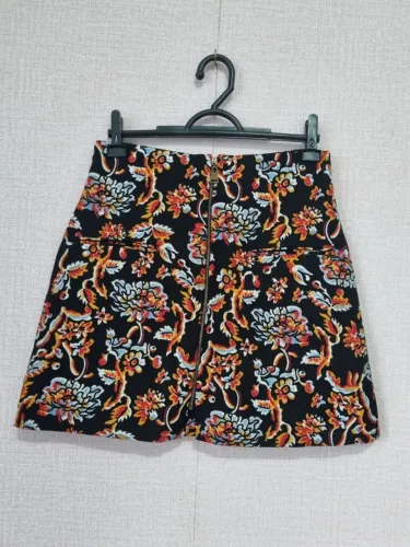 Saia SINO PRETA COM ESTAMPAS FLORAIS ZARA
