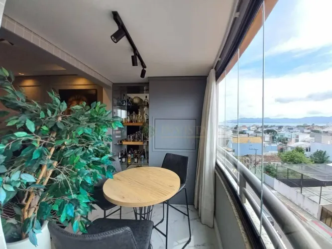 Apartamento Mobiliado com 3 quartos para Alugar em Florianópolis/SC!